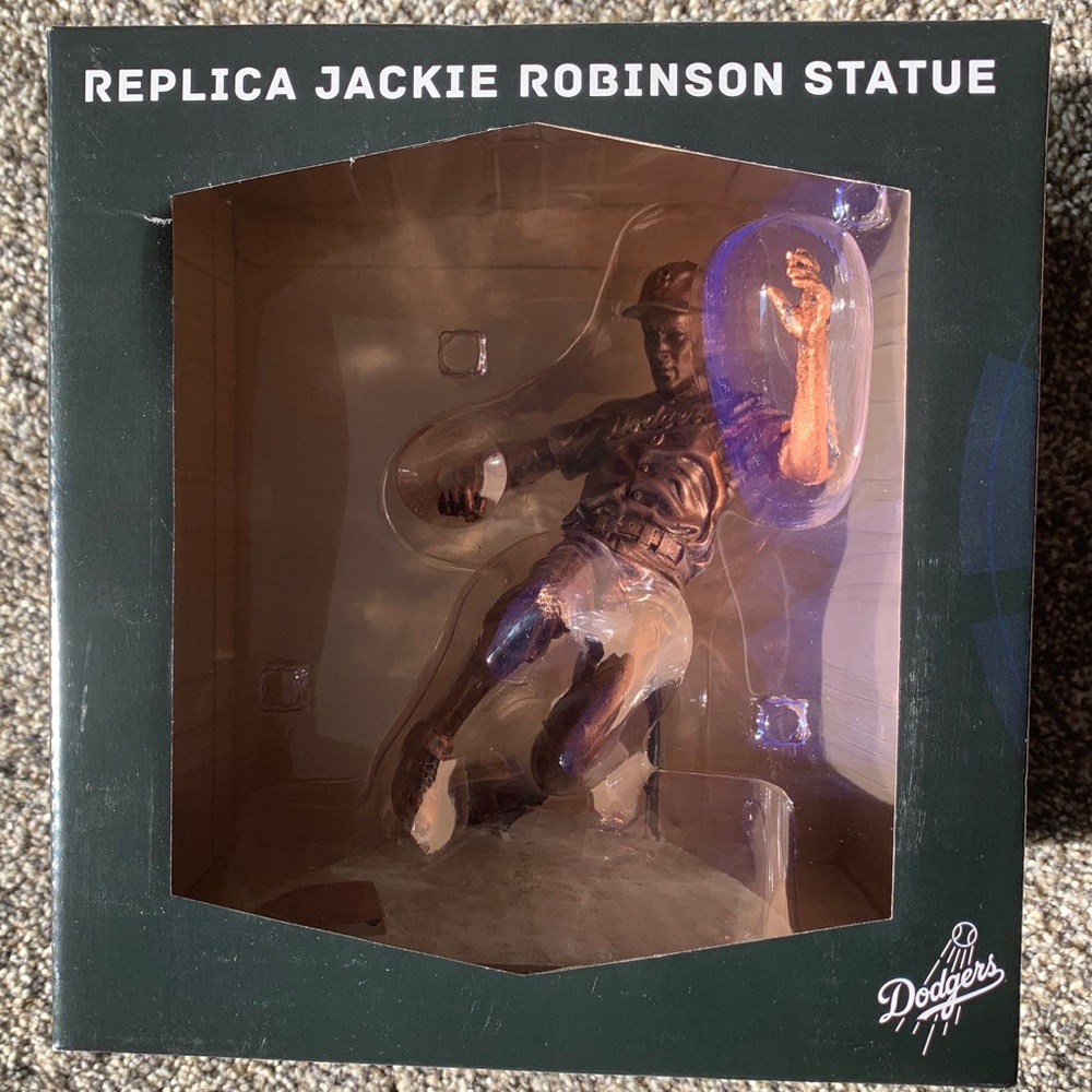 Dodgers 2017 Replica Jackie Robinson Statue